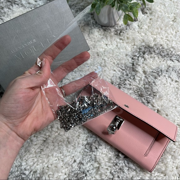 Alexander McQueen Skull Wallet Crossbody Bag on Silver Chain Leather Pink - Picture 6 of 17